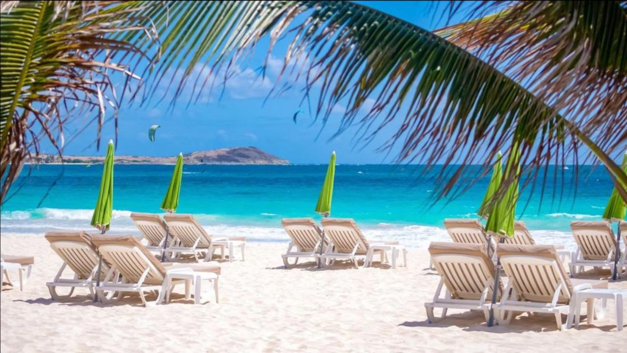 Front Line Unit 520 Ft2 - 48 M2, On Second Floor, Stunning Ocean View Apartamento Cul de Sac Exterior foto